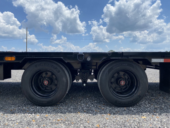New 2026 MAXXD 32' x 102" 30k Hyd Dove Gooseneck Trailer