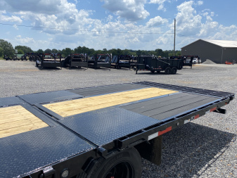 New 2026 MAXXD 32' x 102" 30k Hyd Dove Gooseneck Trailer