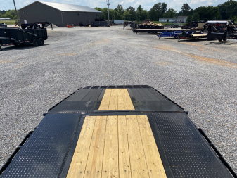 New 2026 MAXXD 32' x 102" 30k Hyd Dove Gooseneck Trailer