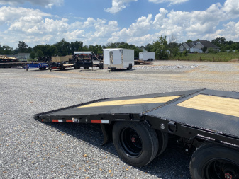 New 2026 MAXXD 32' x 102" 30k Hyd Dove Gooseneck Trailer