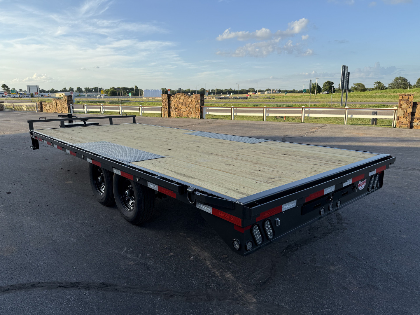 New 2026 MAXX-D 102”x20’ BP Deckover Flatbed – DOX