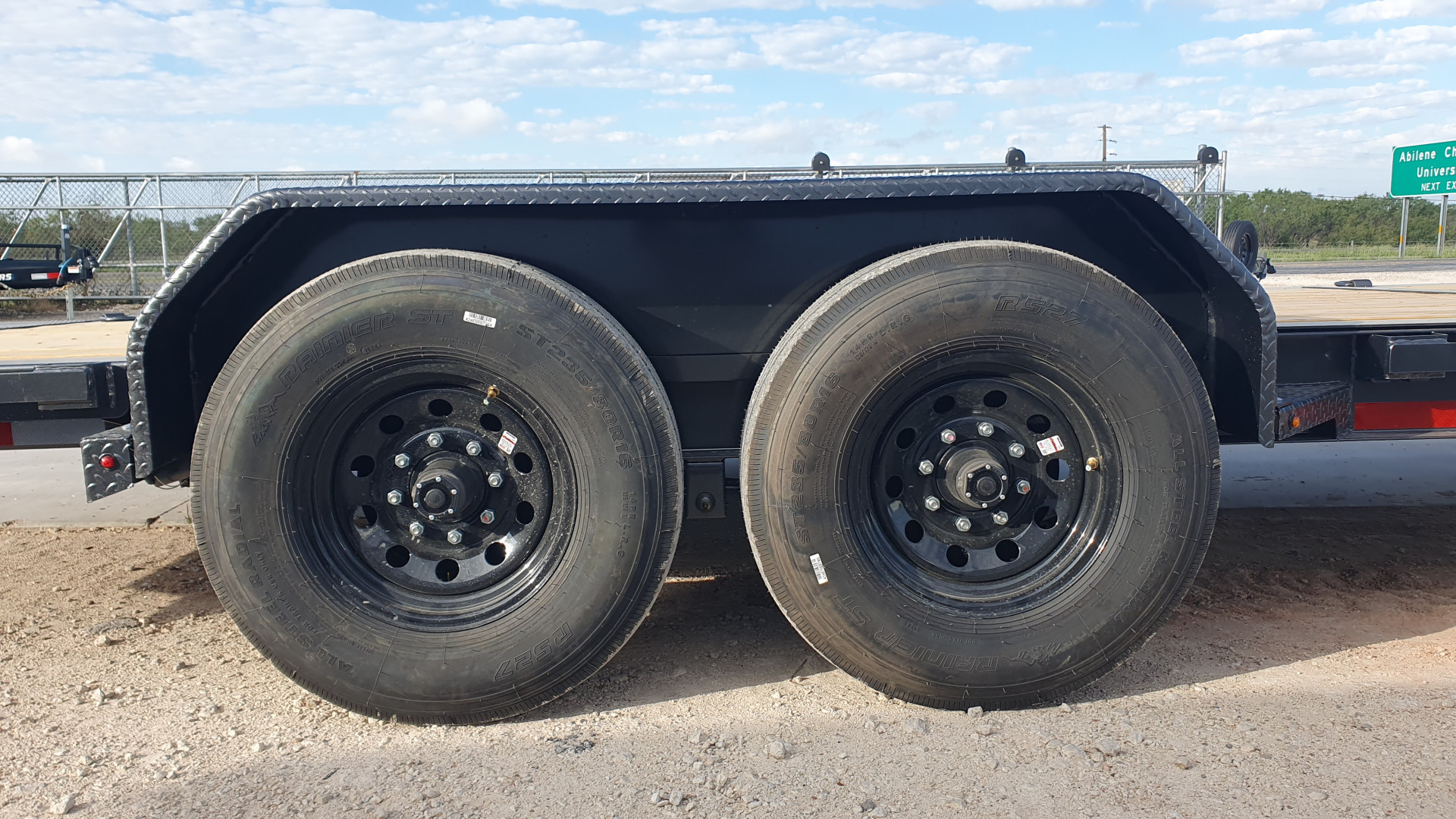 New 2025 Diamond C 82"x24' BP Baseline HD Tilt - HTL208