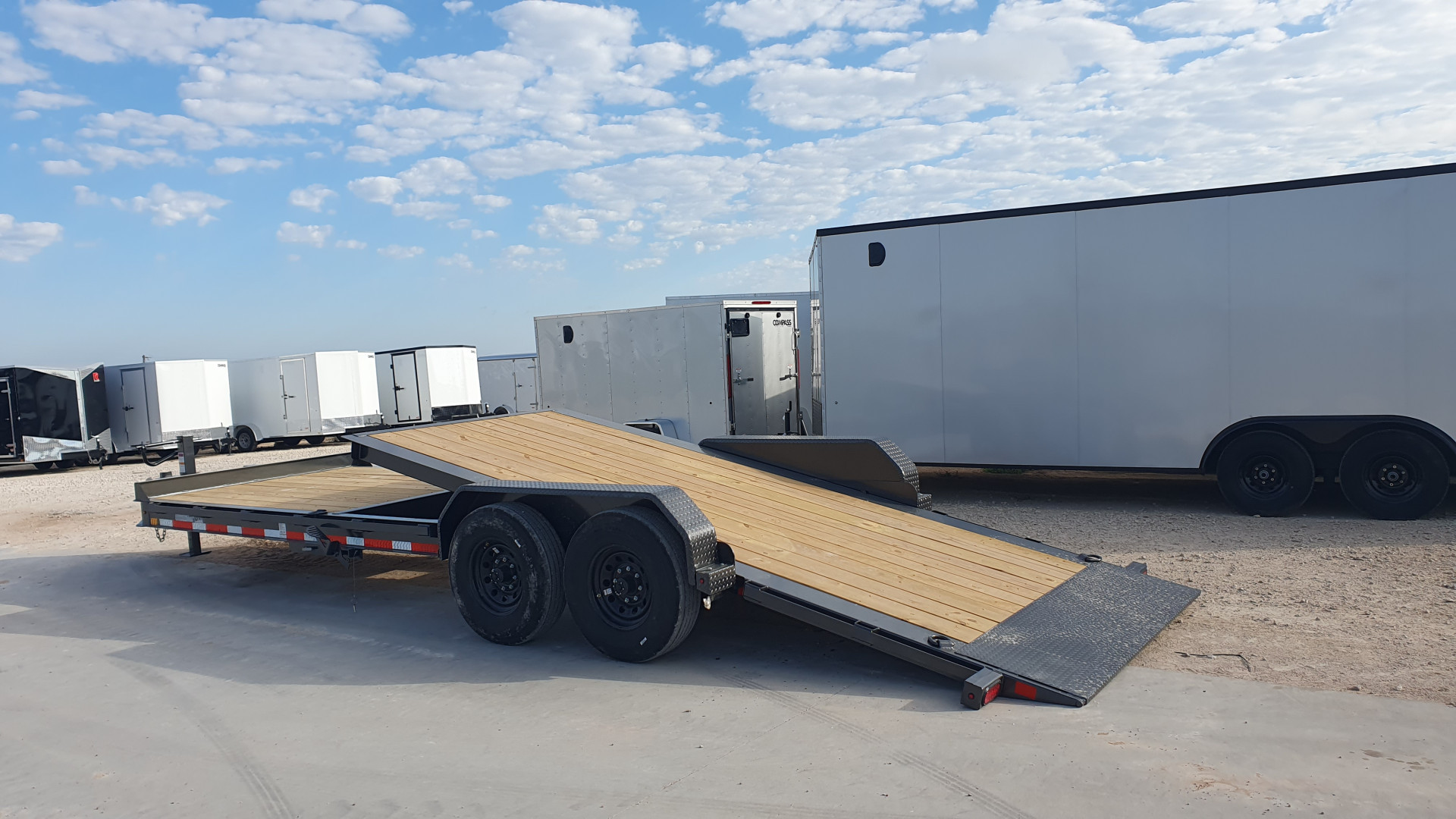New 2025 Diamond C 82"x24' BP Baseline HD Tilt - HTL208