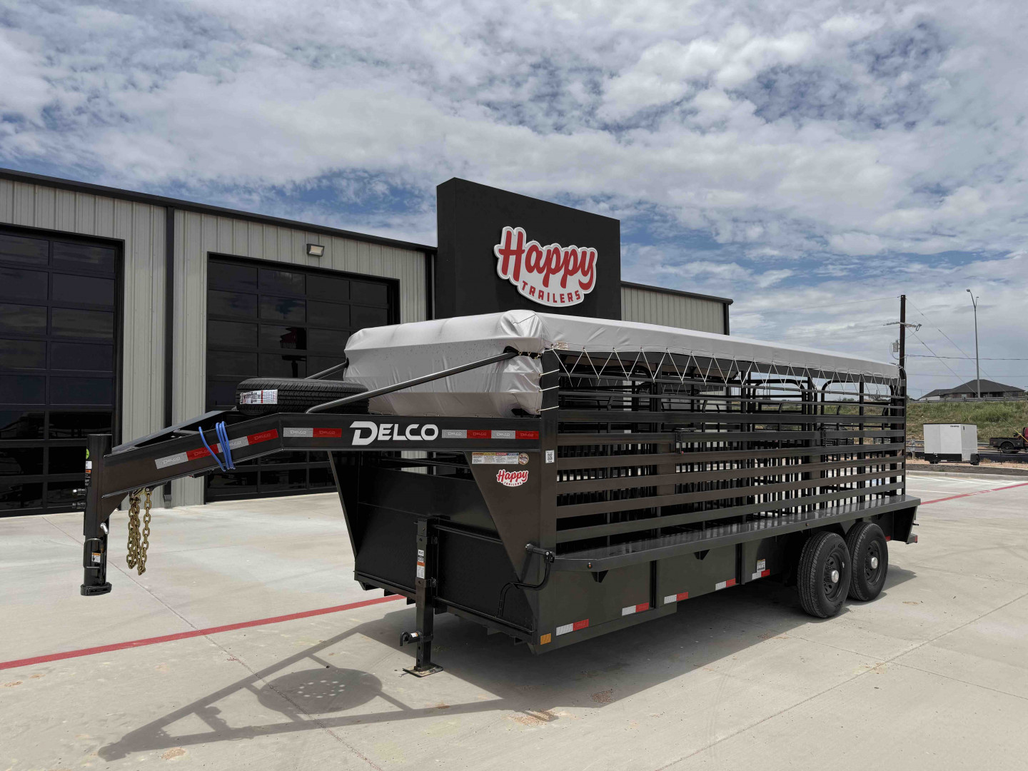 New 2025 Delco 6'8"x20' GN Bar Top Livestock Trailer - B8 Cattleman