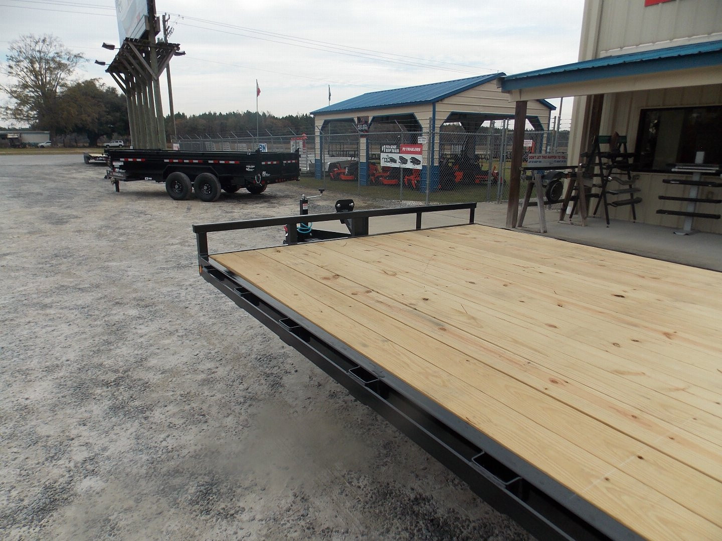 New 2025 PJ TRAILERS L7J2072BSSK 14K DECKOVER