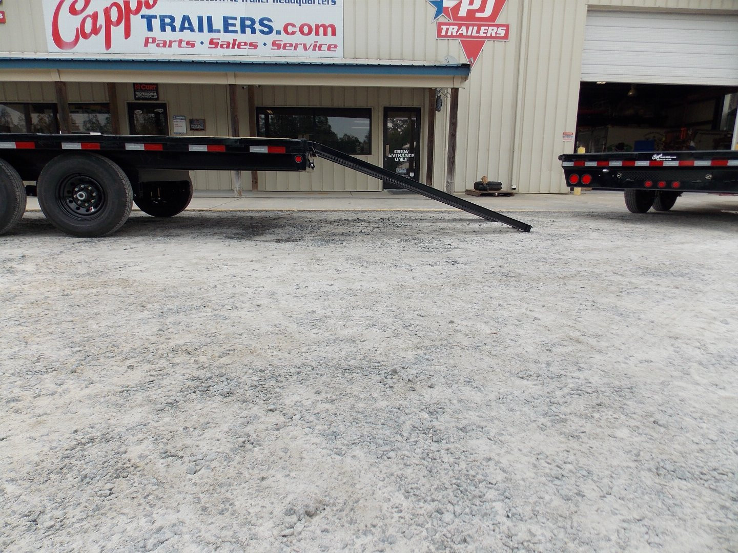 New 2025 PJ TRAILERS L7J2072BSSK 14K DECKOVER TRAILER