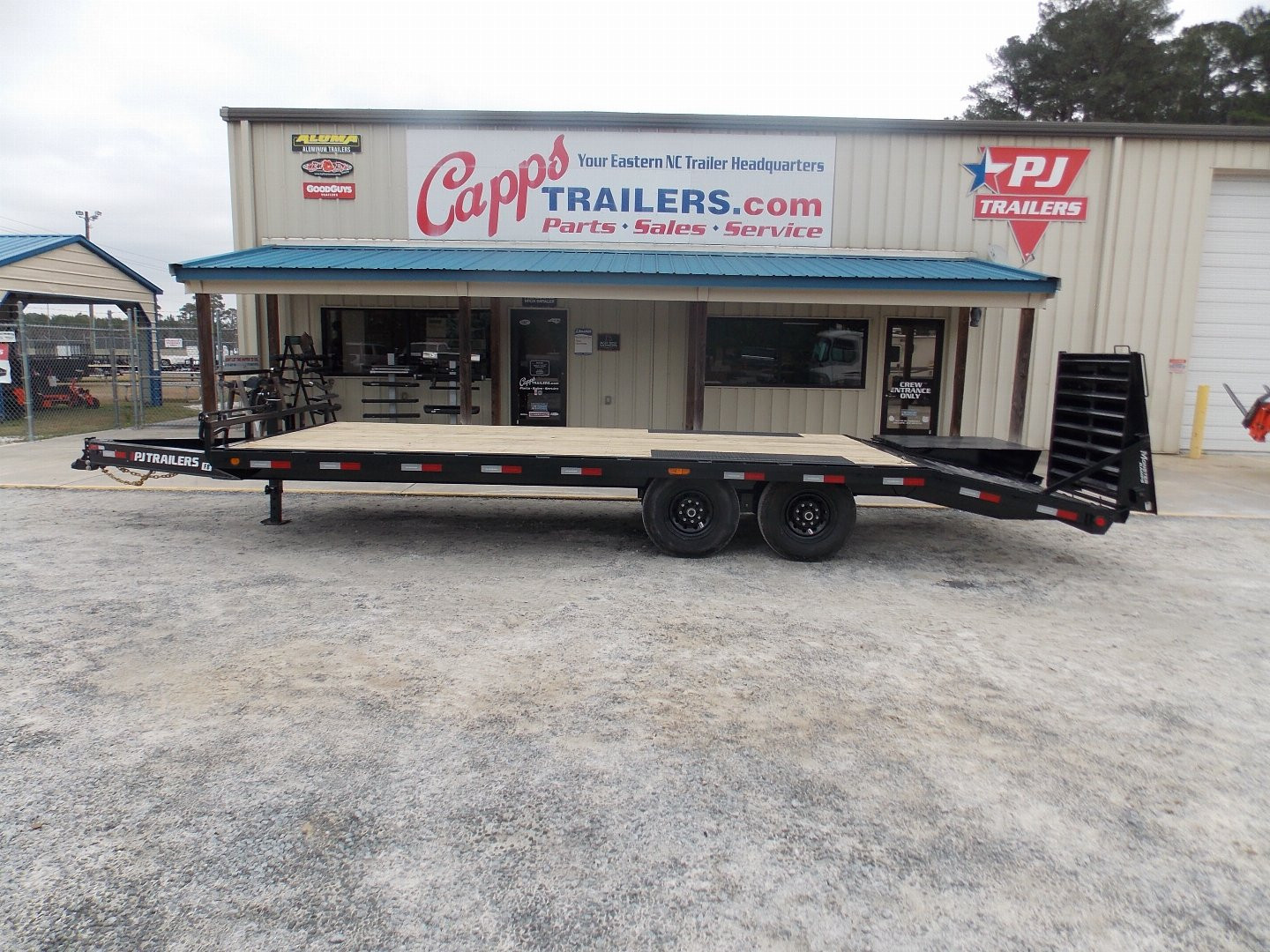 New 2025 PJ TRAILERS PJ PJ F8J2672BSYK 14K Deckover Trailer
