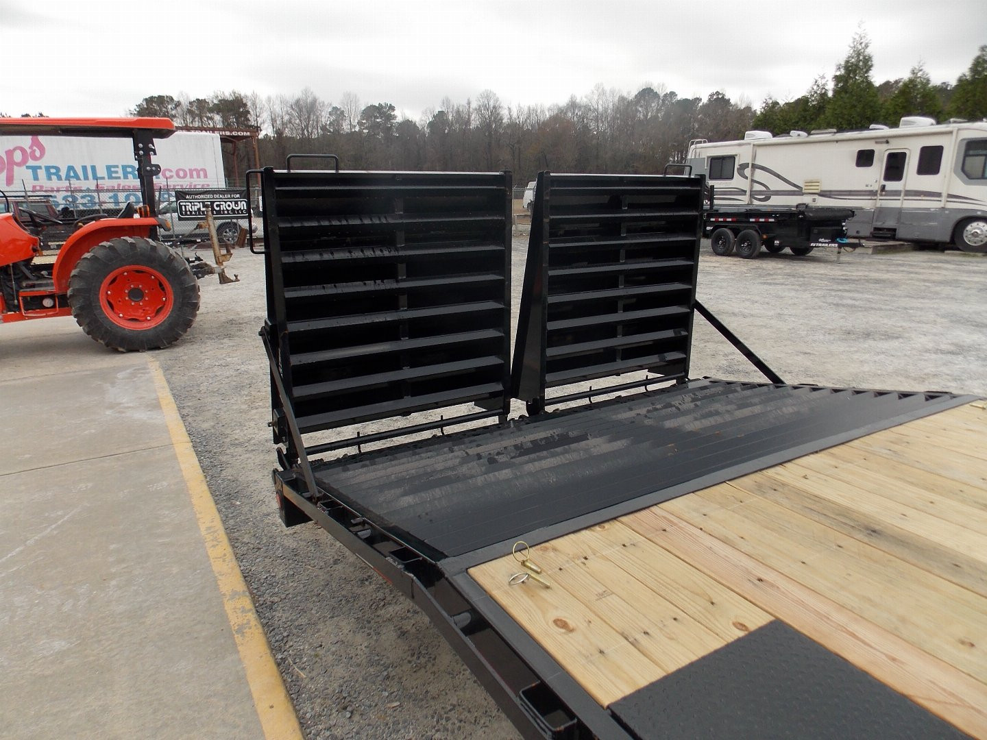 New 2025 PJ TRAILERS PJ PJ F8J2672BSYK 14K Deckover Trailer