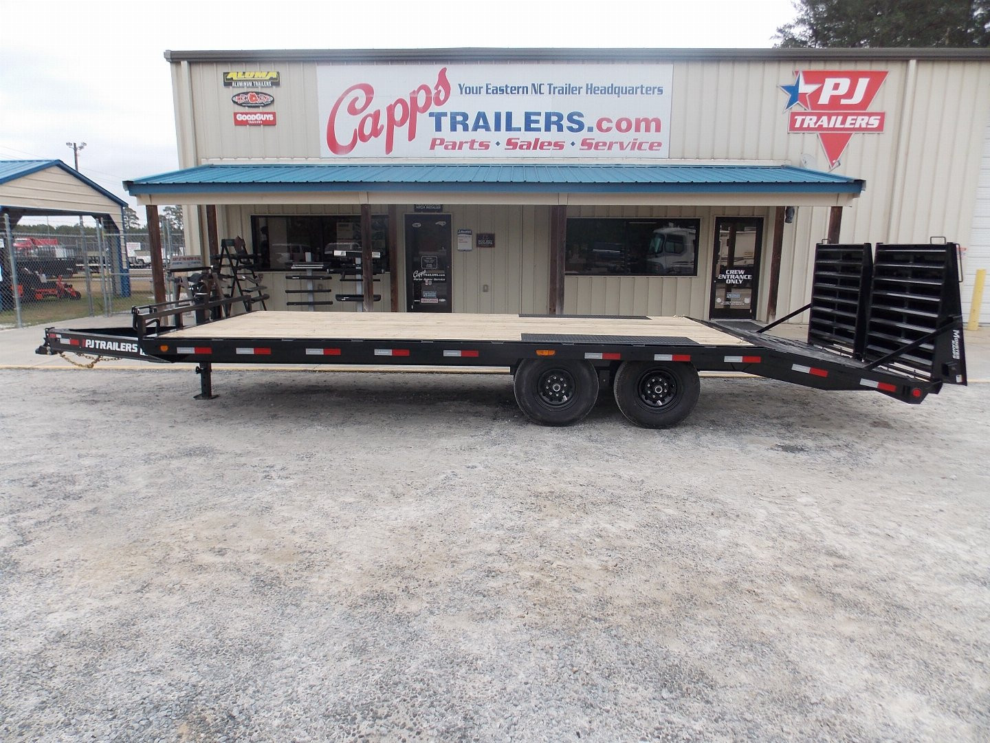 New 2025 PJ TRAILERS PJ PJ F8J2672BSYK 14K Deckover Trailer