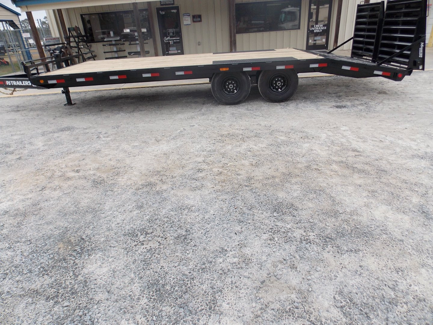 New 2025 PJ TRAILERS PJ PJ F8J2672BSYK 14K Deckover Trailer