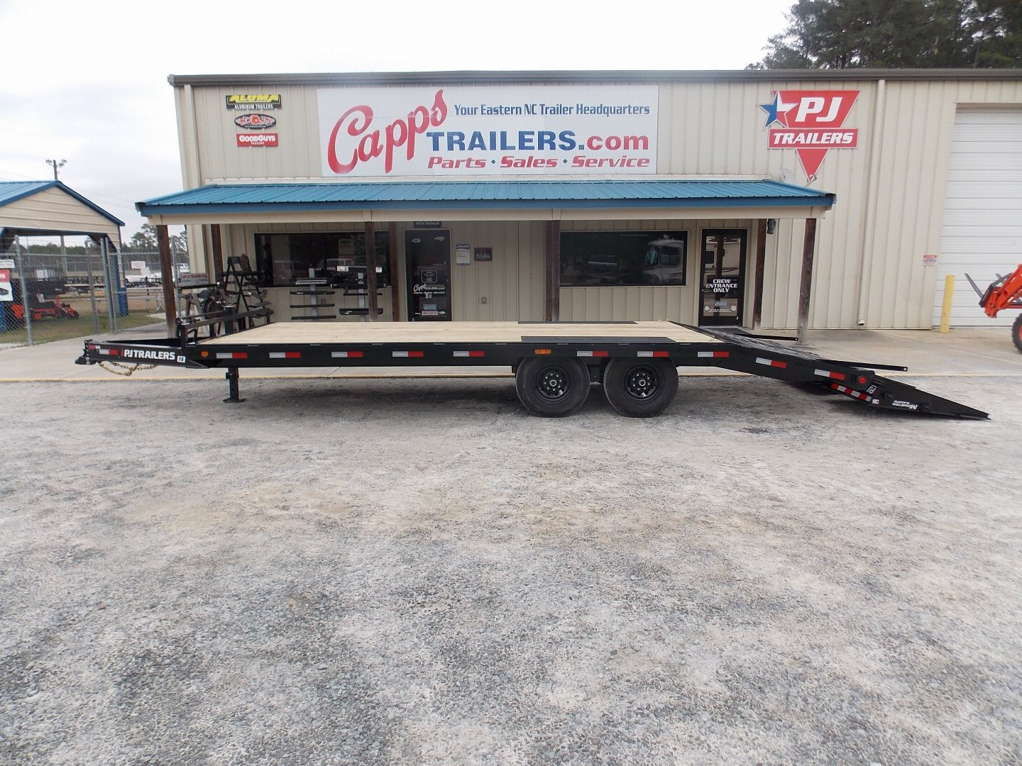 New 2025 PJ TRAILERS PJ PJ F8J2672BSYK 14K Deckover Trailer