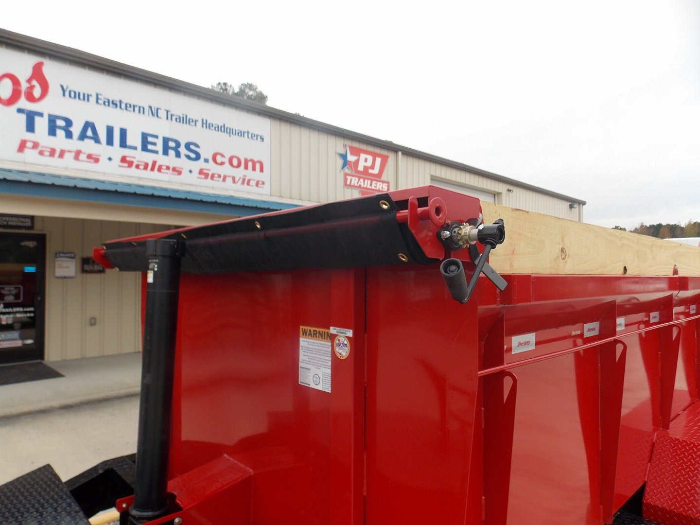 New 2025 LibertyLD14K83X14B8TSHS 83" X 14' High Side Telescopic Dump Trailer