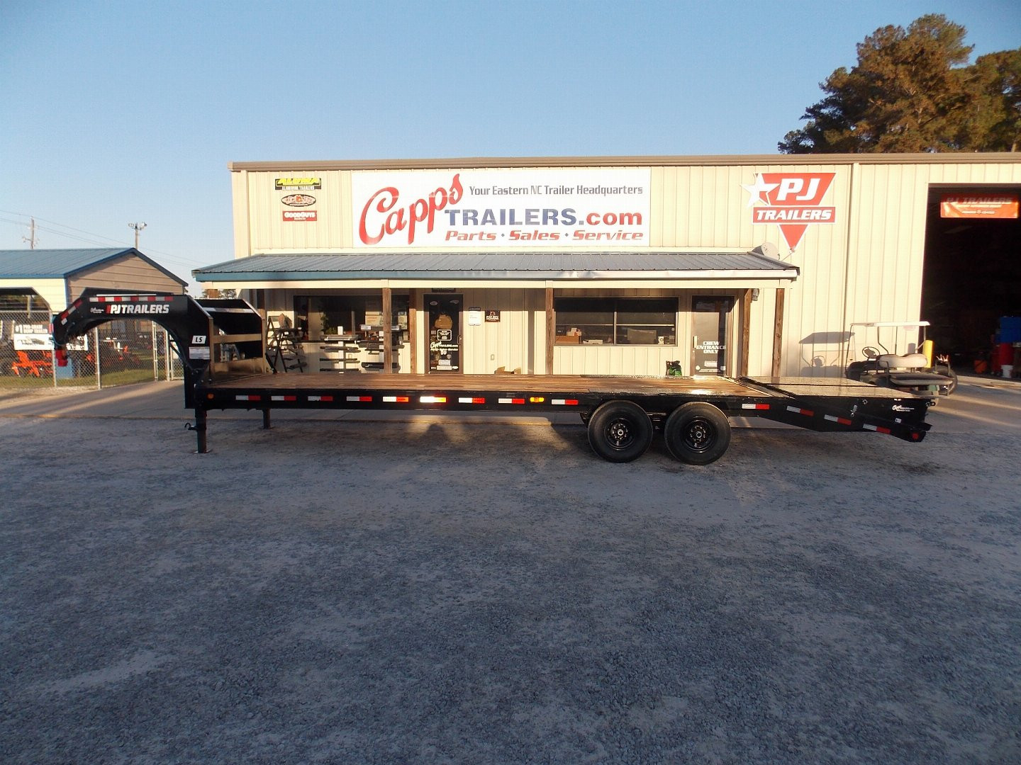 New 2025 PJ Trailers PJ LSQ2872BSWK Deckover Trailer