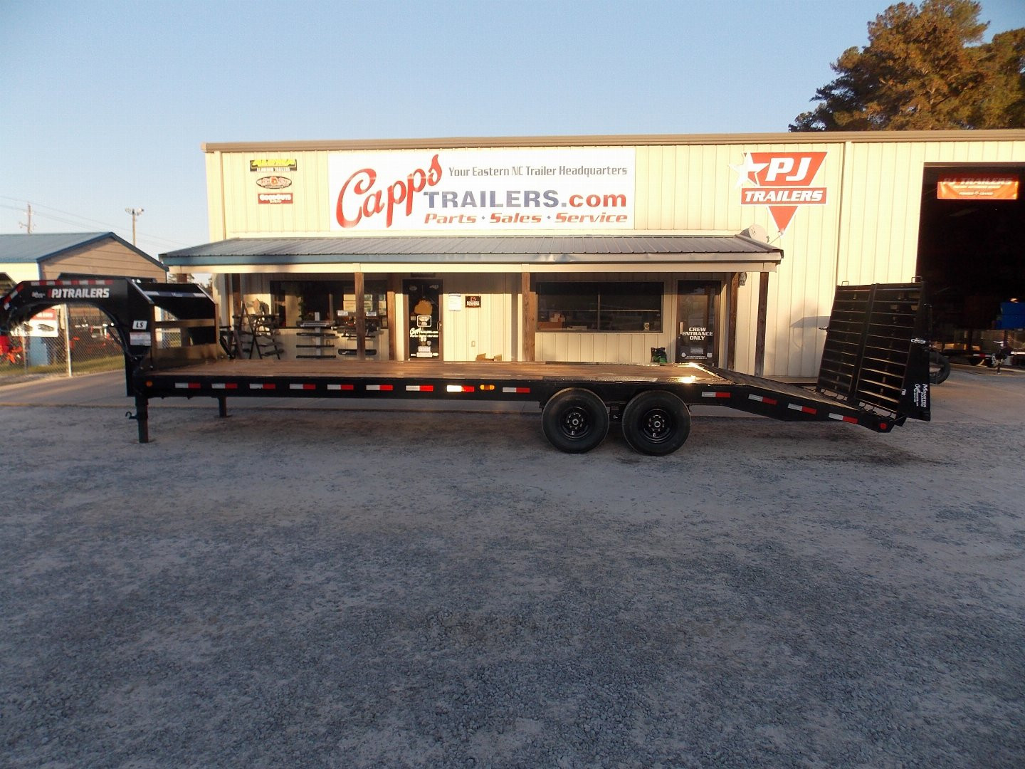 New 2025 PJ Trailers PJ LSQ2872BSWK Deckover Trailer