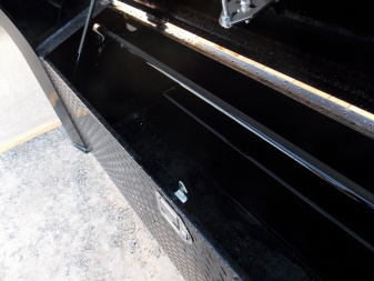 New 2025 PJ Trailers PJ LSQ2872BSWK Deckover Trailer