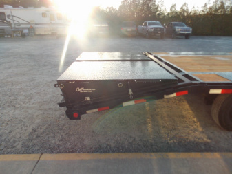 New 2025 PJ Trailers PJ LSQ2872BSWK Deckover Trailer