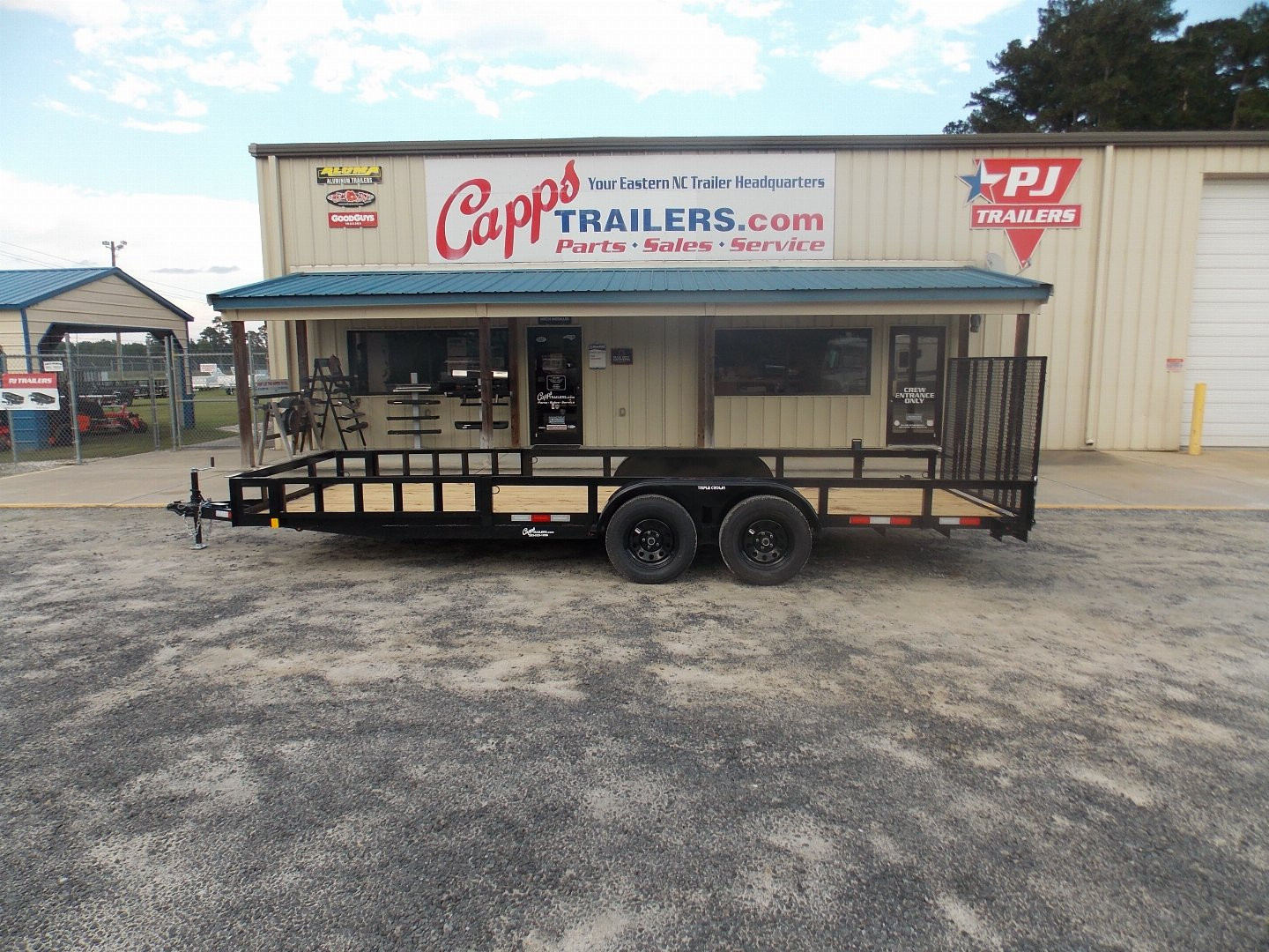 2026 Triple Crown Trailers TC ATV7X20TG photo 2