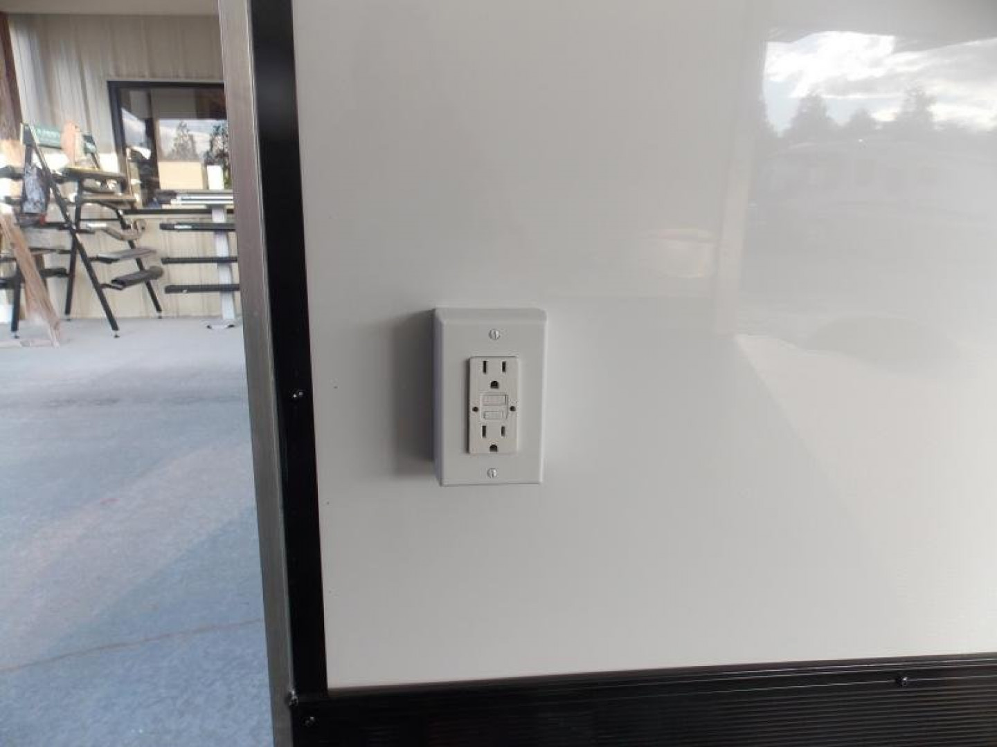 New 2024 MISSION ALC MCH8.5X24-PPS - WHITE Cargo / Enclosed Trailer