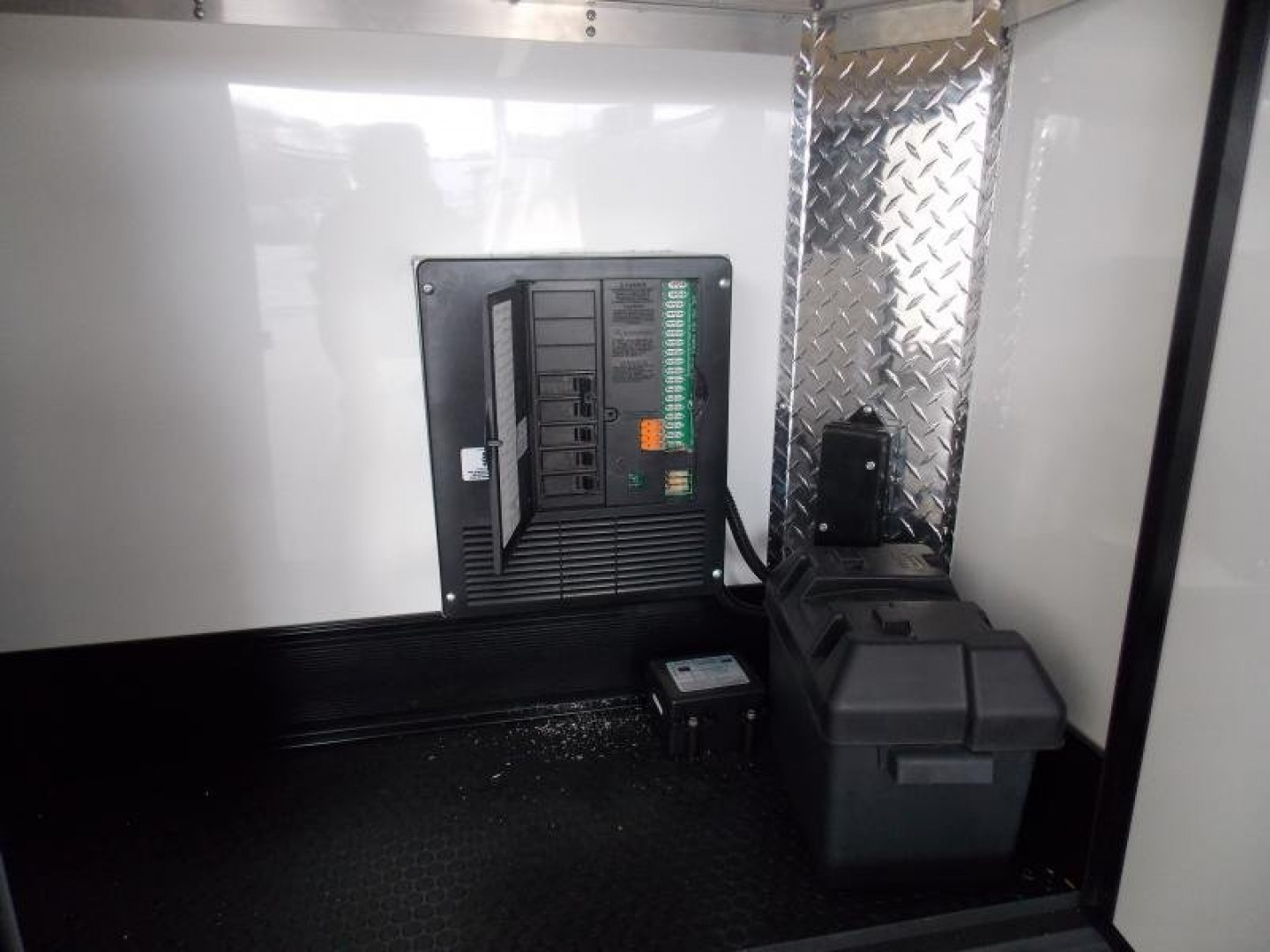 New 2024 MISSION ALC MCH8.5X24-PPS - WHITE Cargo / Enclosed Trailer