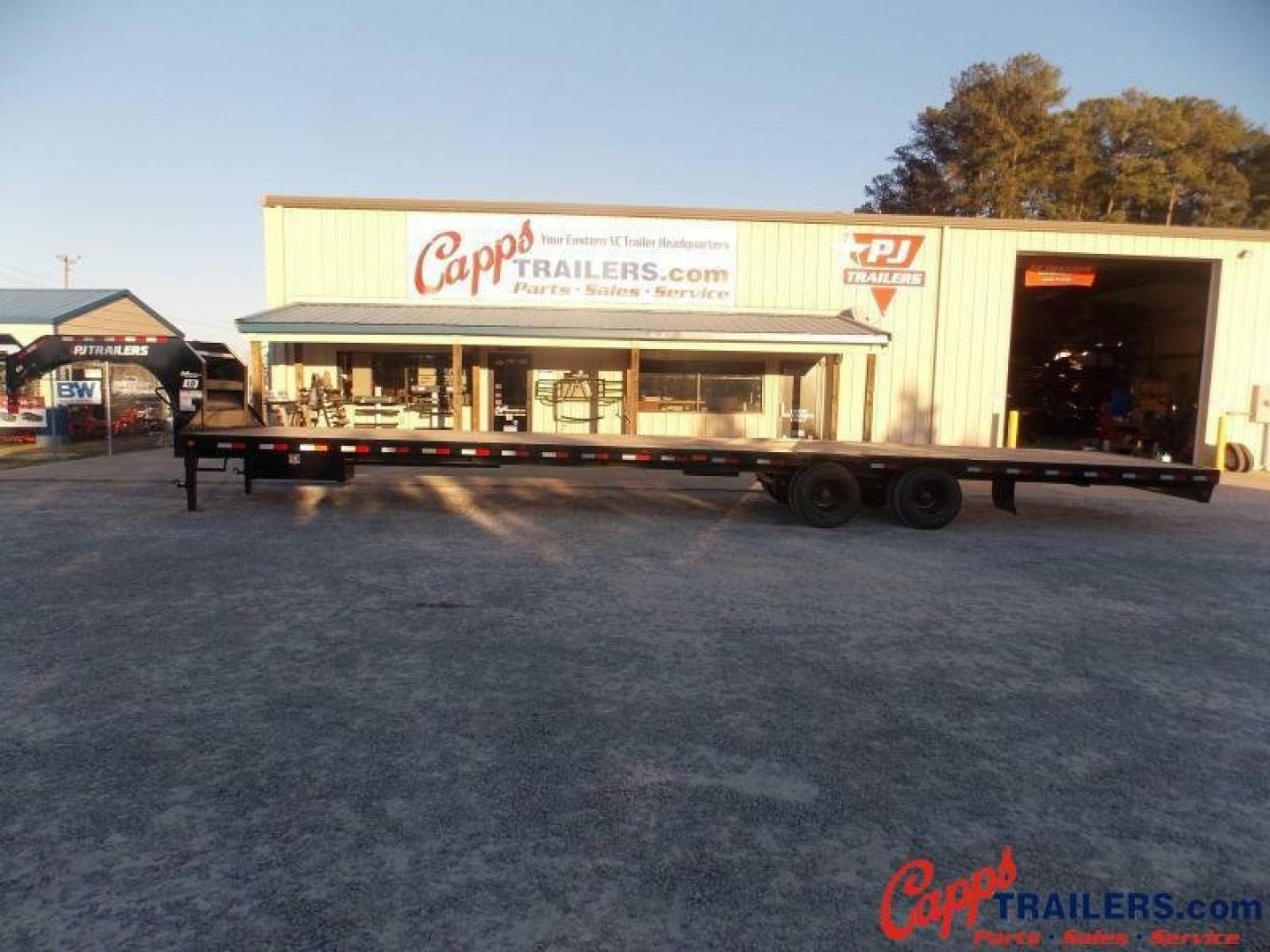 New 2023 PJ Trailers PJ LDQ40D2BS4-S301-WR03 DECKOVER TRAILER