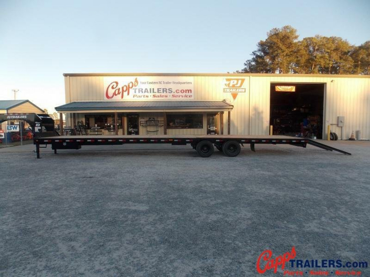 New 2023 PJ Trailers PJ LDQ40D2BS4-S301-WR03 DECKOVER TRAILER