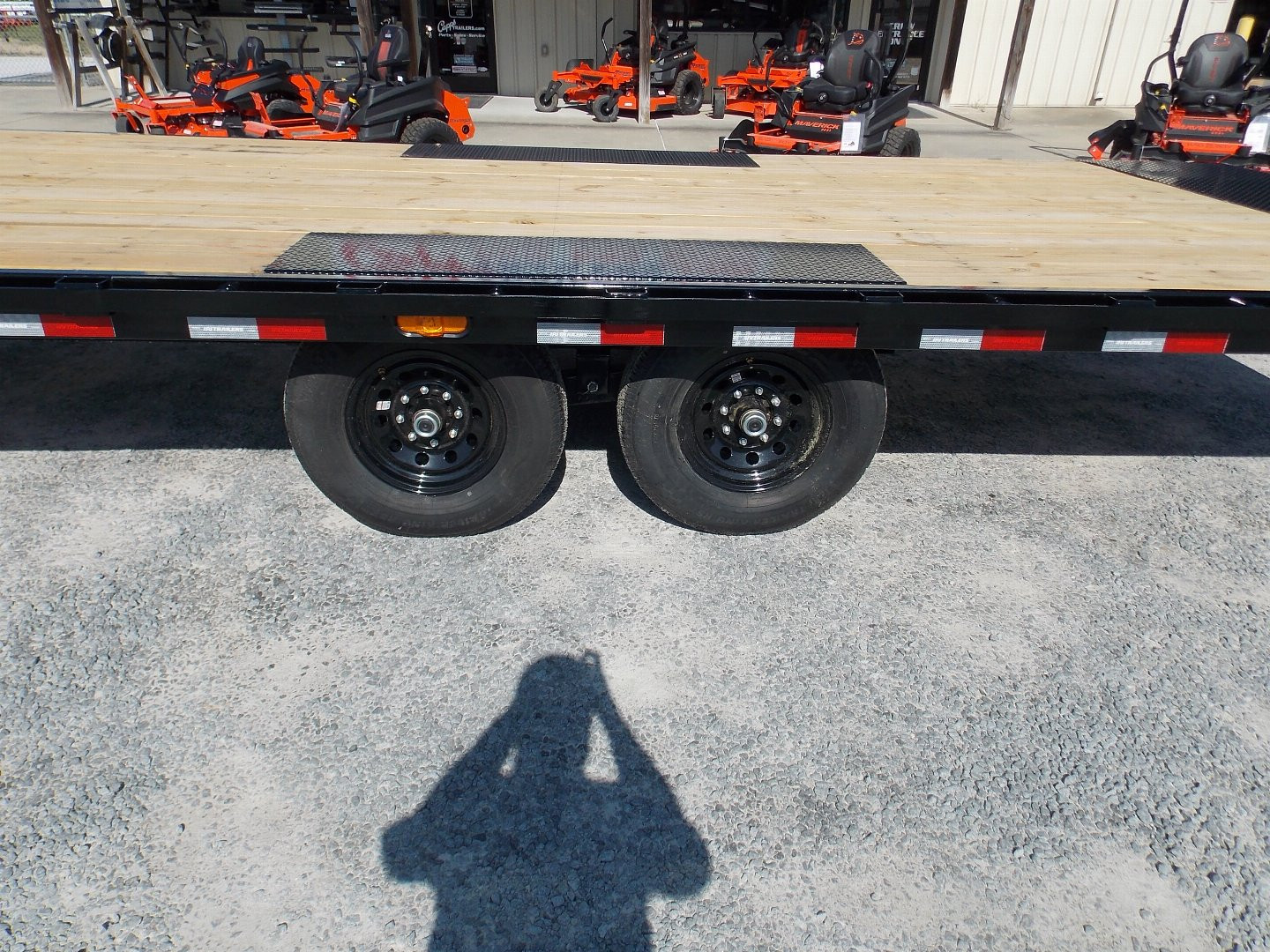 New 2025 PJ TRAILERS PJ T8J2272BSTK-TB03-WN01 DECKOVER TRAILER
