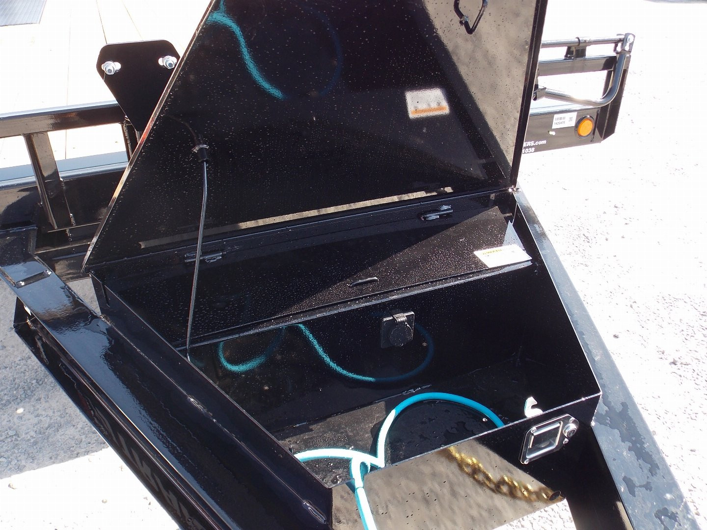 New 2025 PJ TRAILERS PJ T8J2272BSTK-TB03-WN01 DECKOVER TRAILER