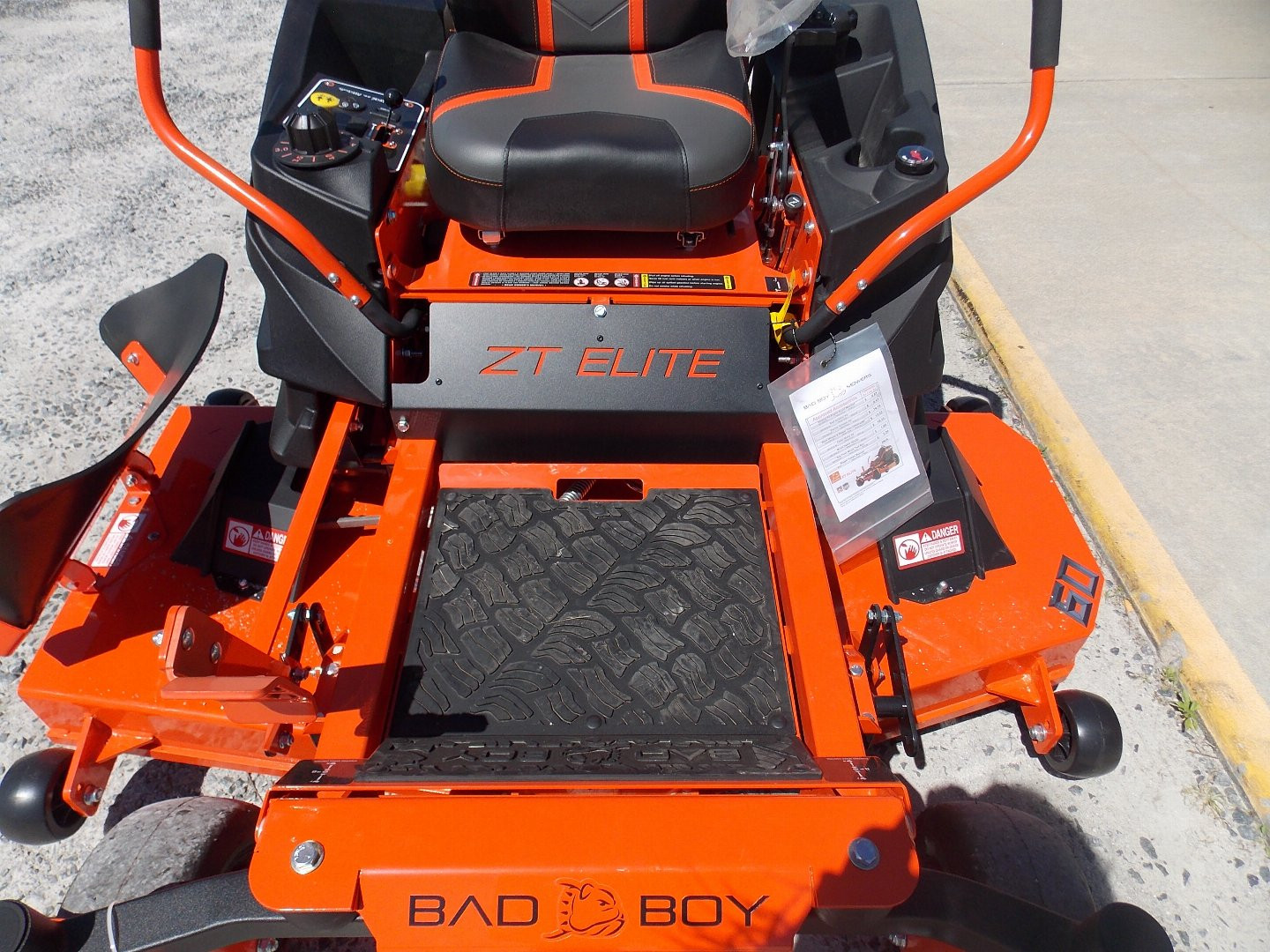 New 2024 BAD BOY BB ZT ELITE BZS60CXI27 Lawn Mowers