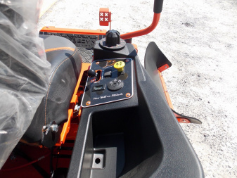 New 2024 BAD BOY BB ZT ELITE BZS60CXI27 Lawn Mowers