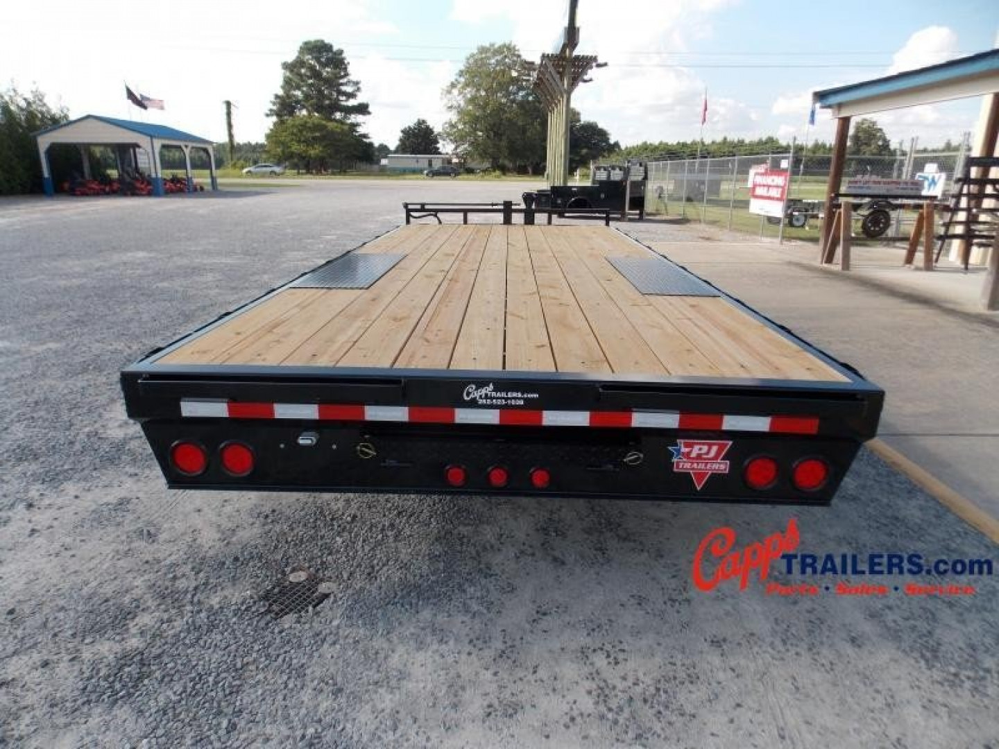 New 2025 PJ TRAILERS F8J2072BSSK Deckover Trailer