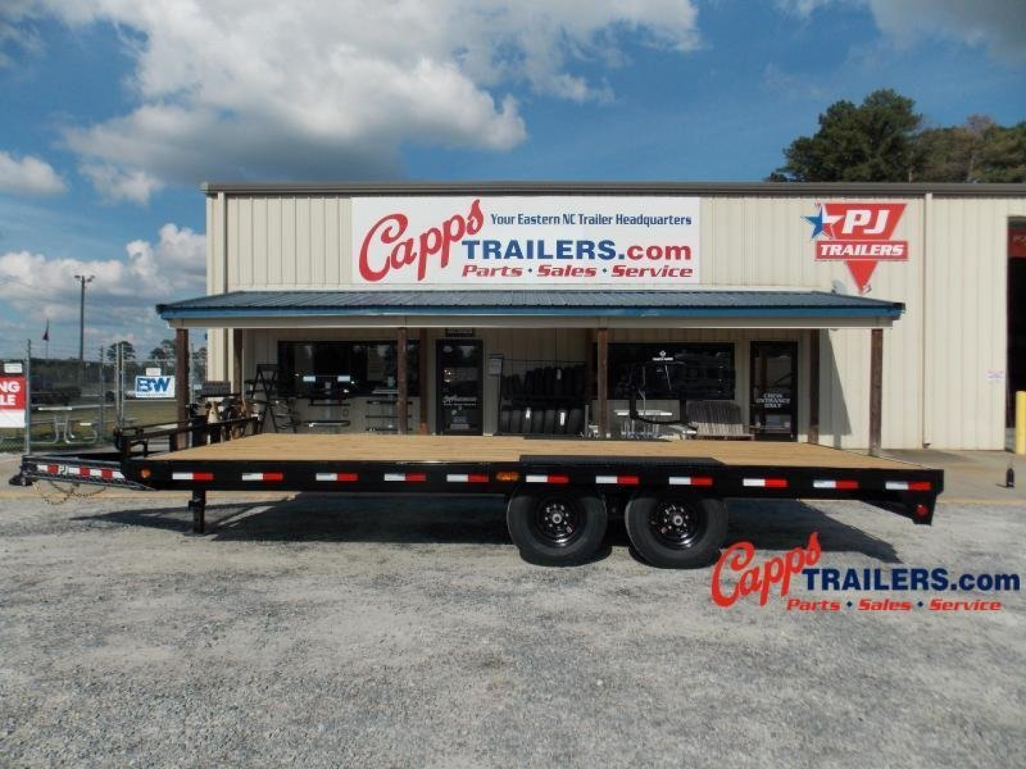 New 2025 PJ TRAILERS F8J2072BSSK Deckover Trailer