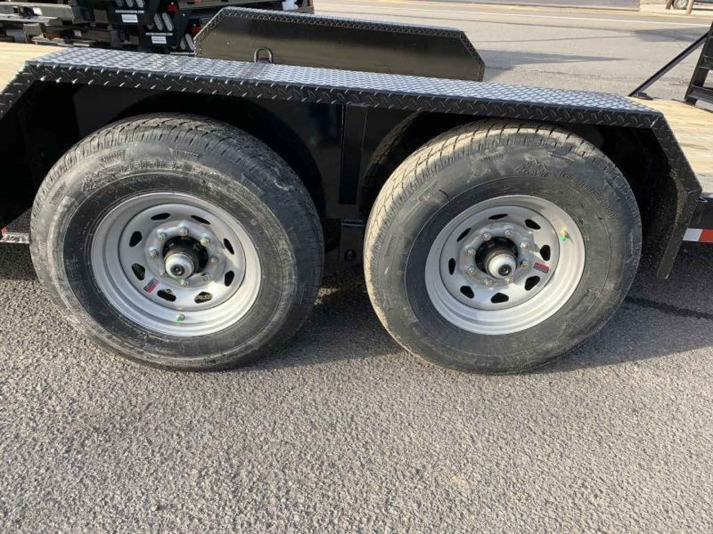 New **BLOW-OUT LEFTOVER PRICING** 2022 CAM - 22' Equipment Trailer 7CAM22C - 14000# GVWR