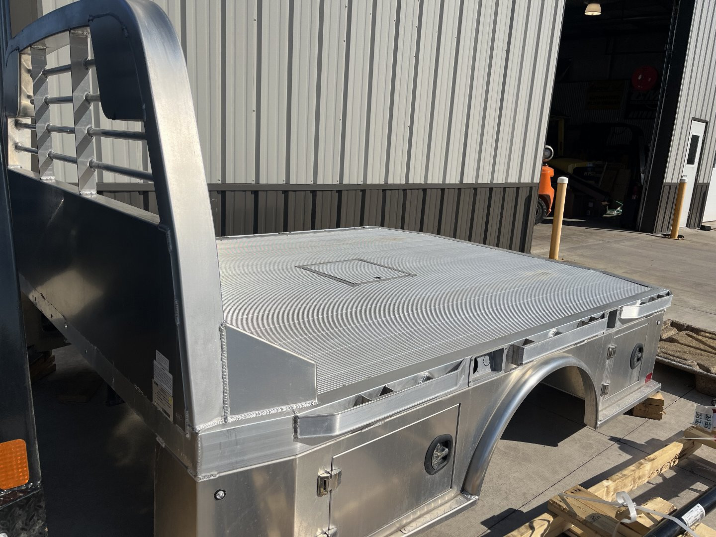 New CM ALSK - 94" x 9'4" Aluminum Skirted Bed - 60" C/A Cab & Chassis **SCRATCH AND DENT BOX**