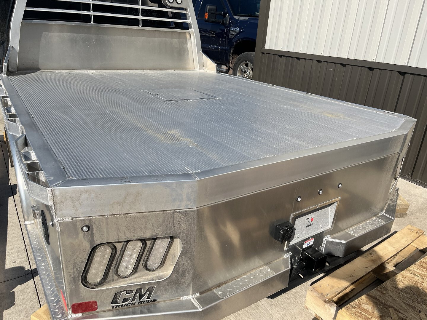 New CM ALSK - 94" x 9'4" Aluminum Skirted Bed - 60" C/A Cab & Chassis **SCRATCH AND DENT BOX**