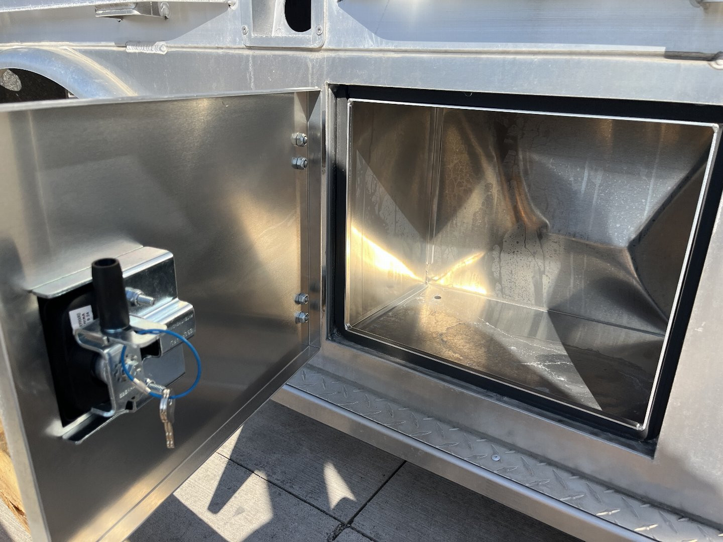 New CM ALSK - 94" x 9'4" Aluminum Skirted Bed - 60" C/A Cab & Chassis **SCRATCH AND DENT BOX**