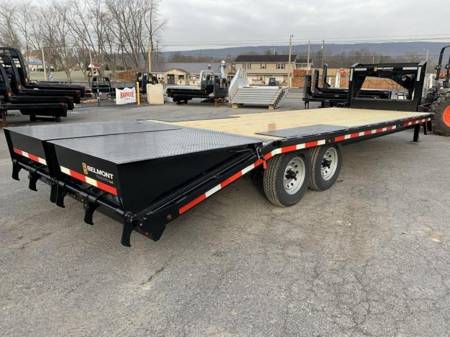 New Belmont 25' Gooseneck Trailer - 14,000# GVWR - BLACK - Full Width Ramps