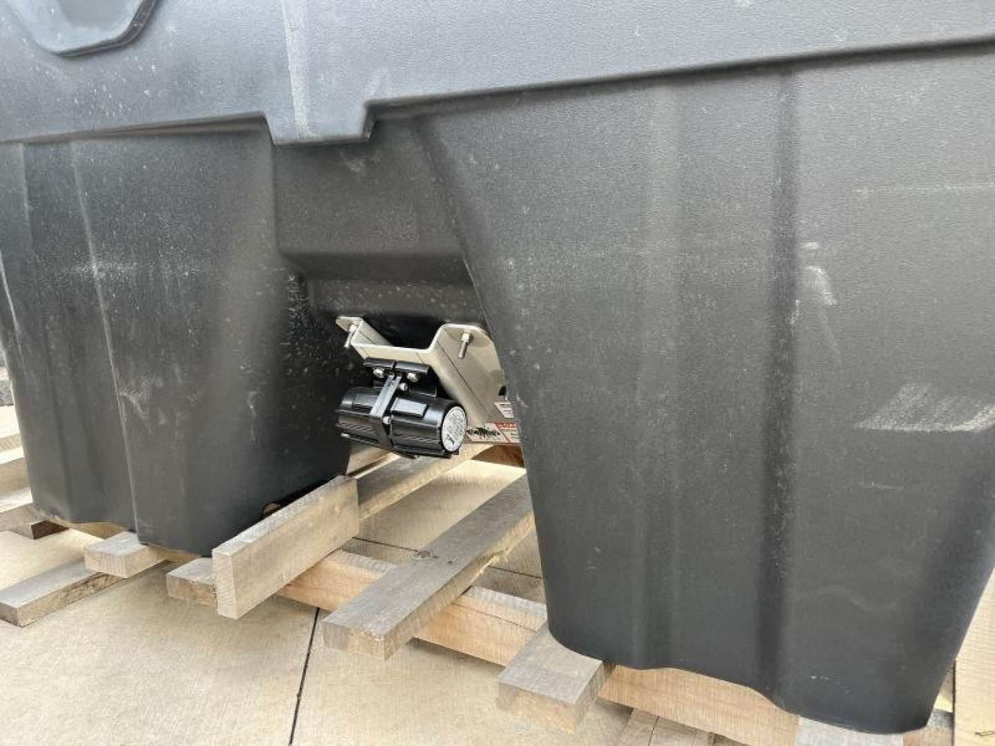 New SaltDogg 1.5 Cu. Yd. In Bed Spreader - SHPE1500