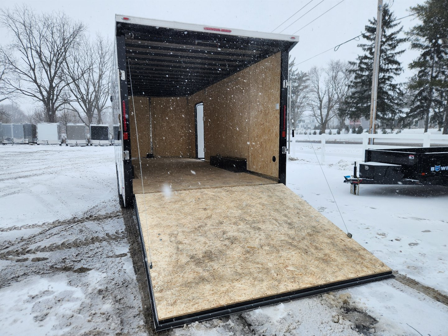 New Legend Trailers 8.5X22STVTA70