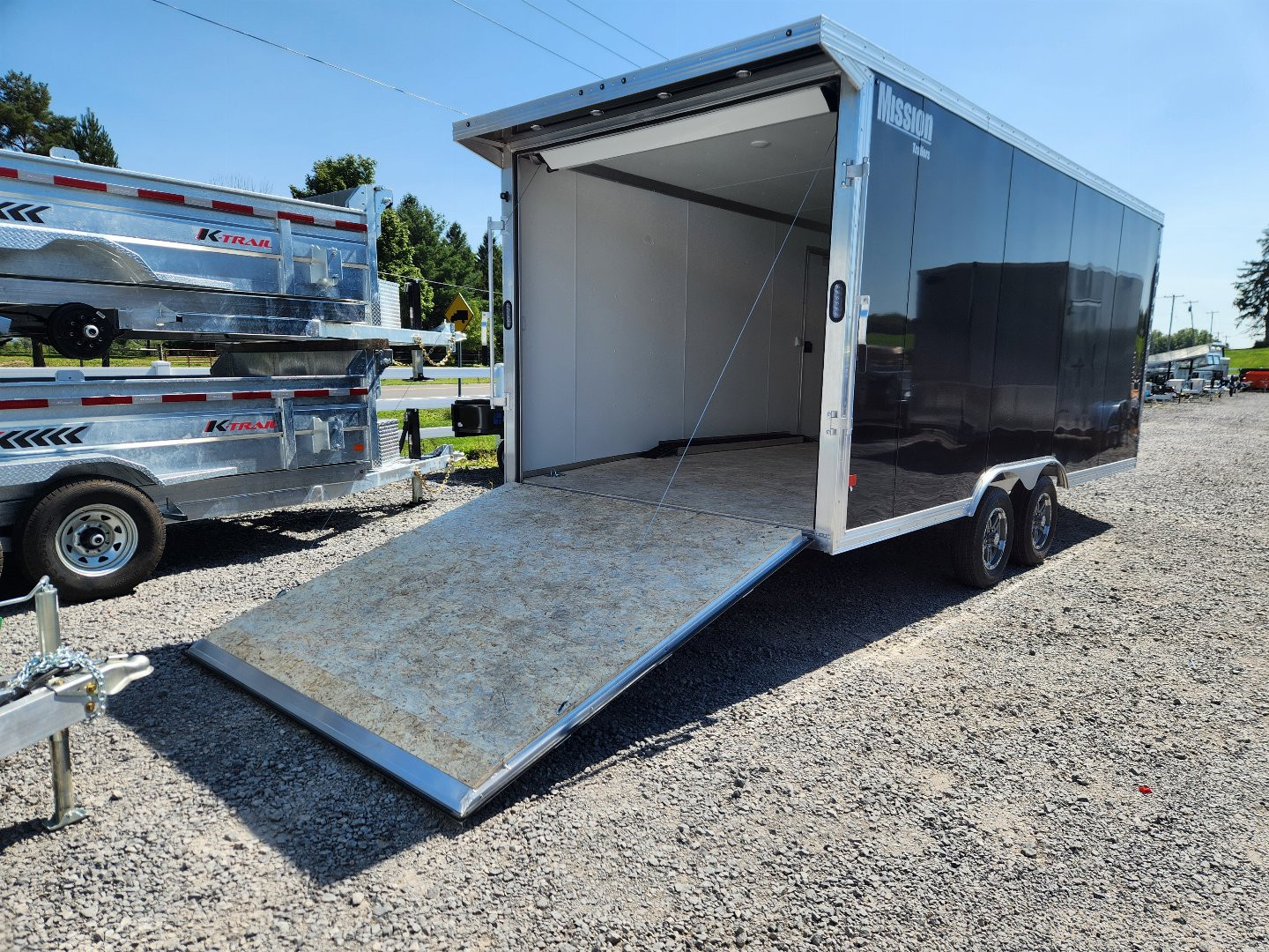 New 2025 ALCOM MCH8.5X18AS Snowmobile Trailer