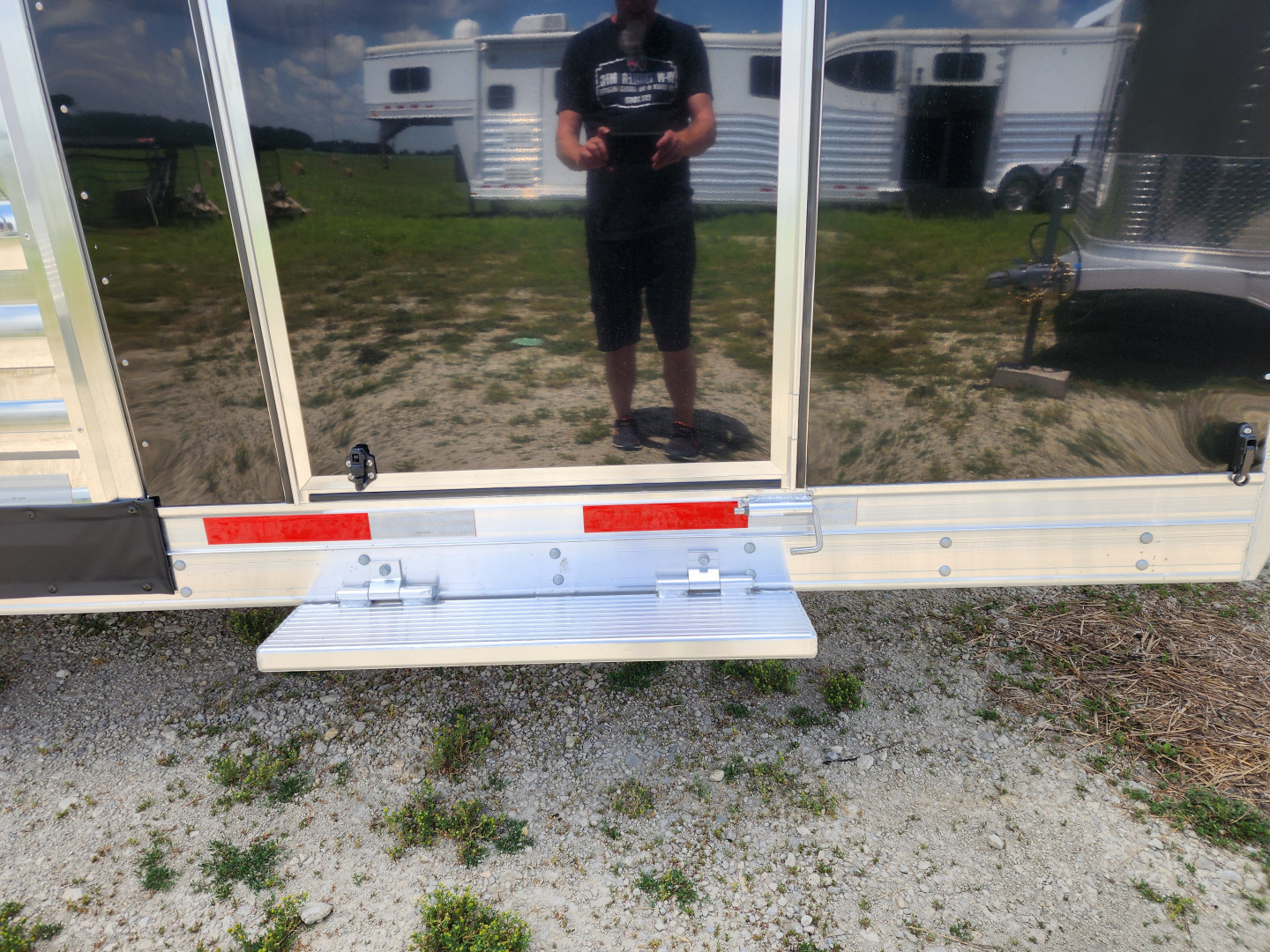 New 2025 Exiss Exhibitor Custom Stock 8026W 10 Pen/ Stock Combo Trailer