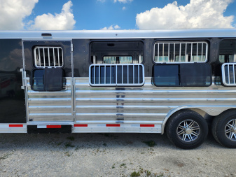 New 2025 Exiss Exhibitor Custom Stock 8026W 10 Pen/ Stock Combo Trailer