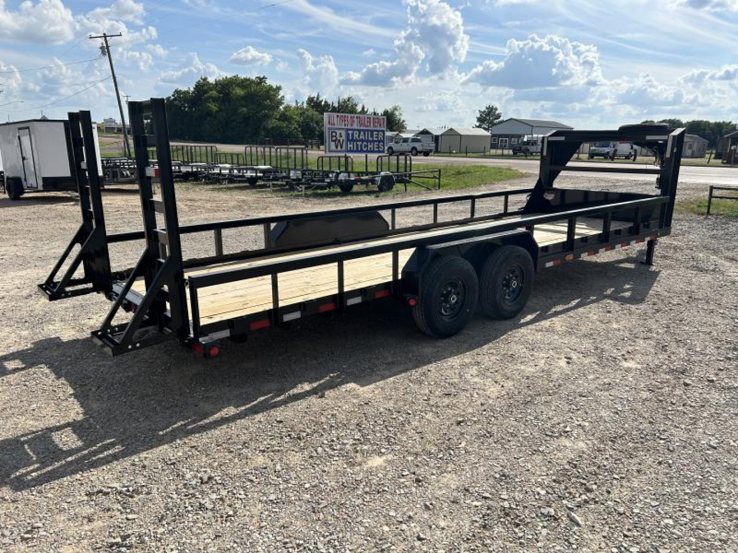 New 2026 PJ 83"x20' Gooseneck Angle Pipetop Trailer – P8