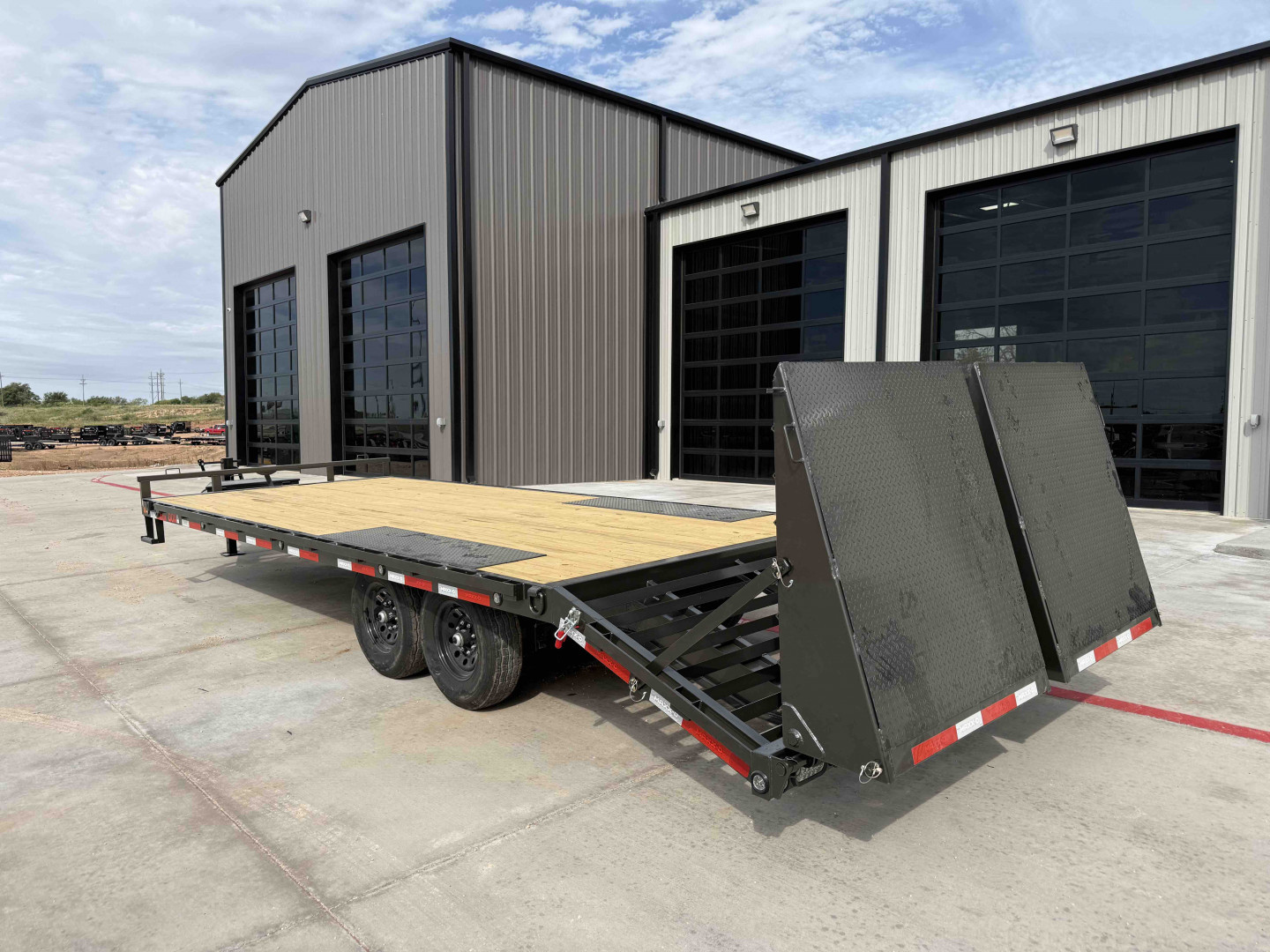New 2026 MAXX-D 102”x24’ BP Deckover Flatbed – DOX