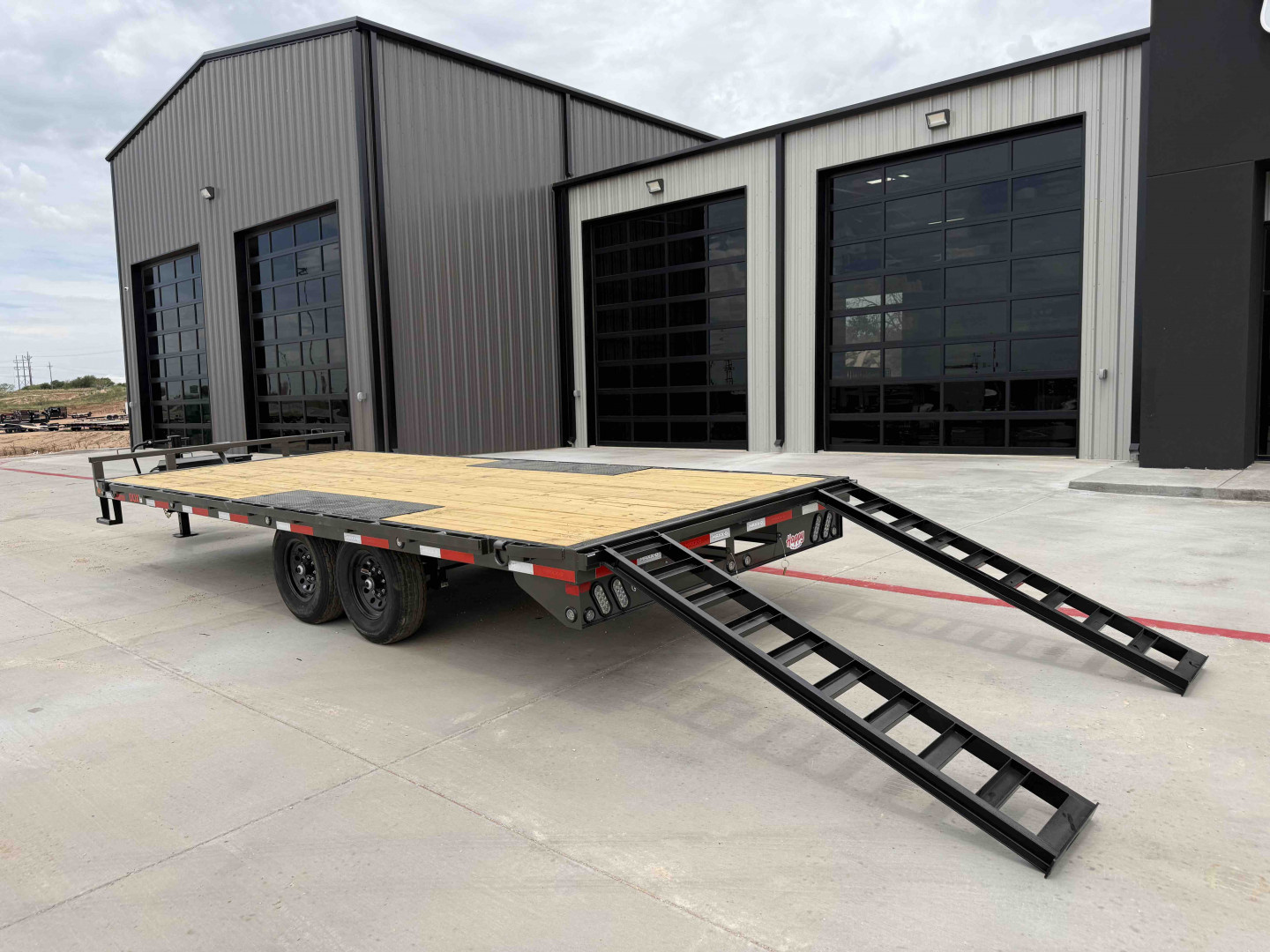 New 2026 MAXX-D 102”x20’ BP Deckover Flatbed – DOX