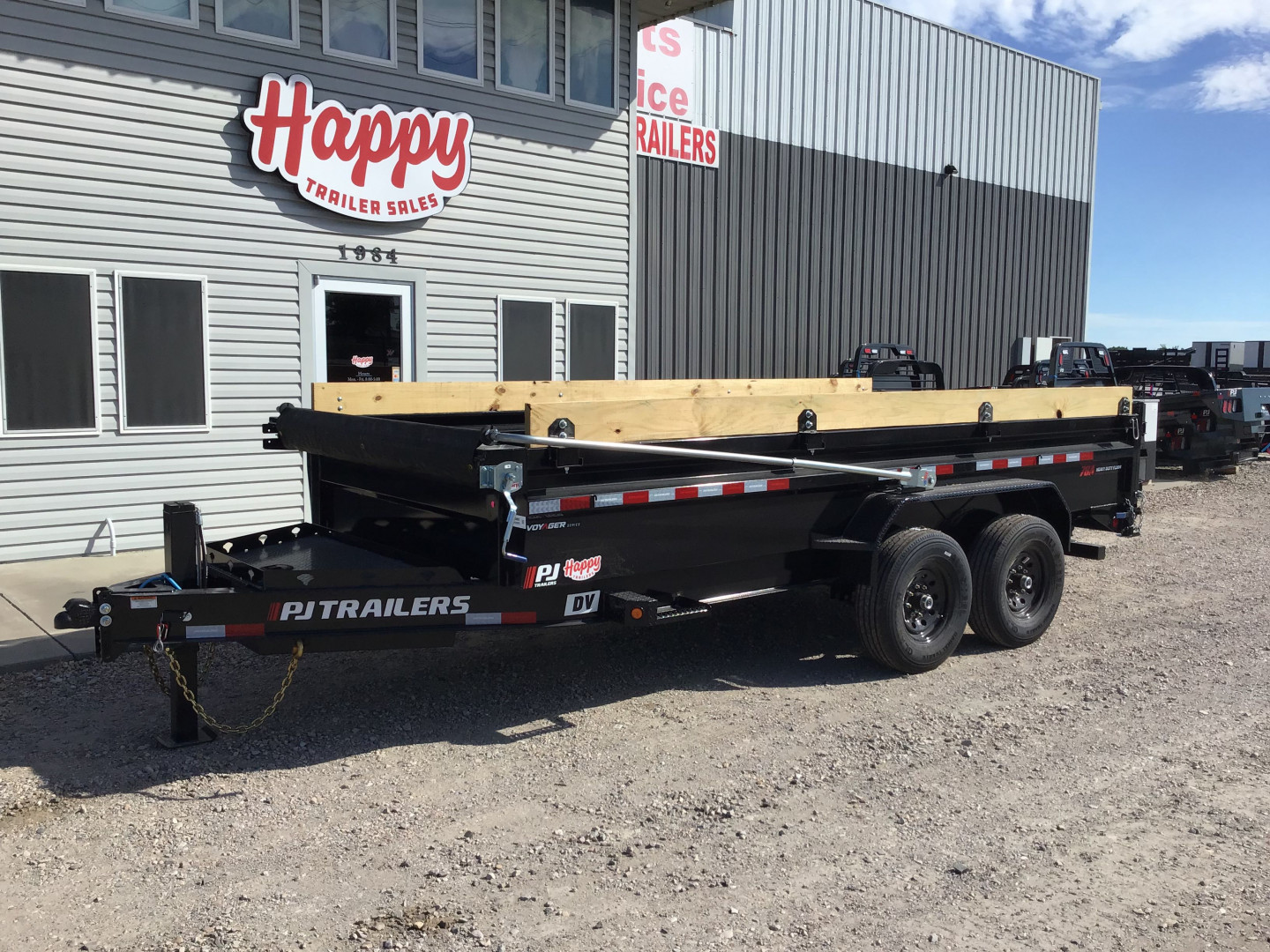 New 2026 PJ 83"x16' BP Tandem Axle Low Pro Dump w/ 24" Sides - DV