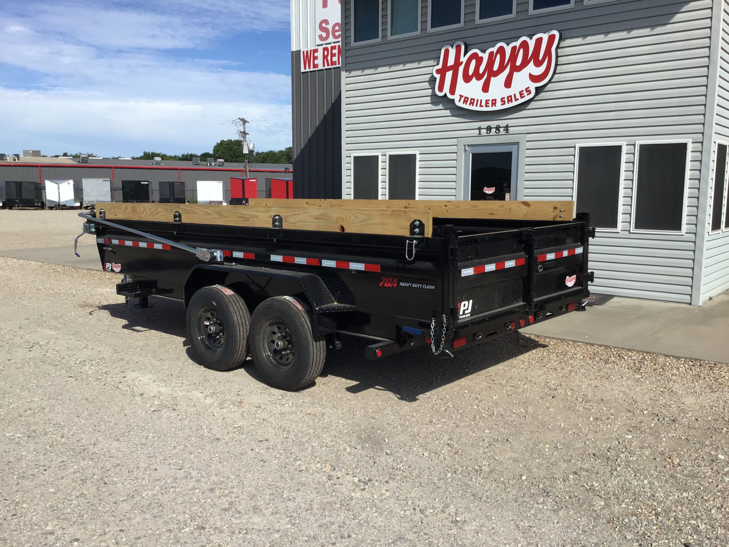 New 2026 PJ 83"x16' BP Tandem Axle Low Pro Dump w/ 24" Sides - DV