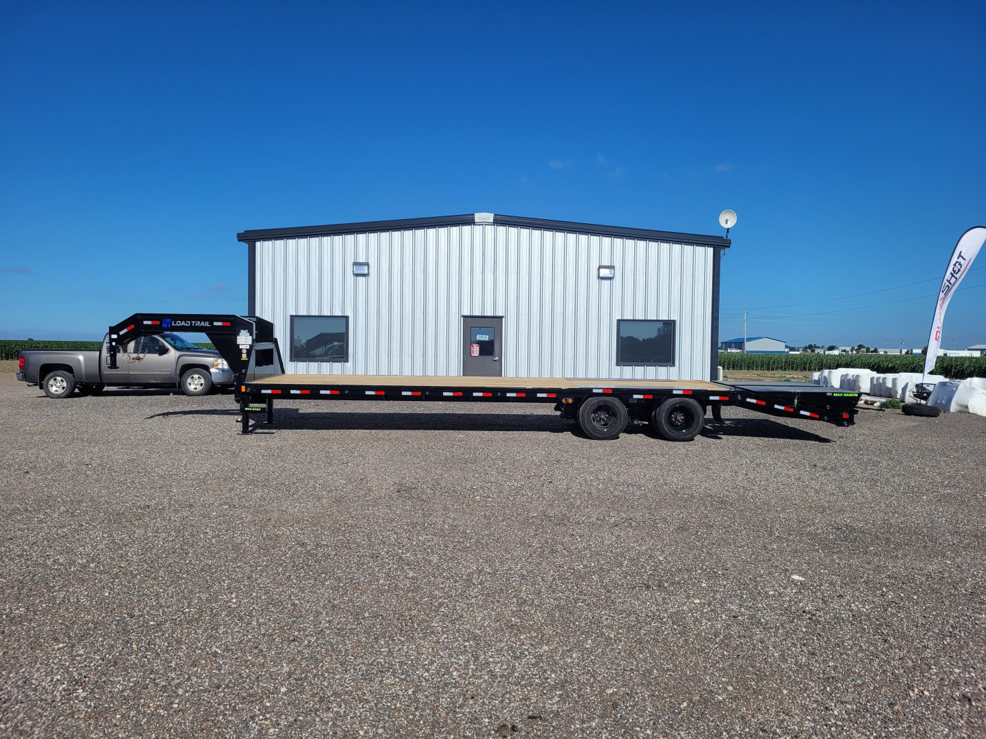 New 2025 Load Trail 102"x32' Gooseneck Low-Pro Deckover Trailer