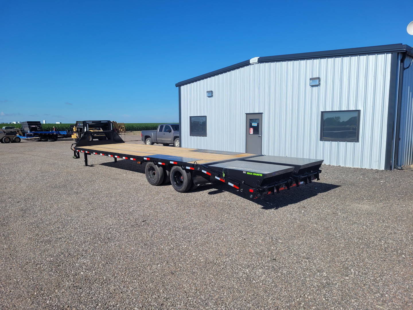 New 2025 Load Trail 102"x32' Gooseneck Low-Pro Deckover Trailer