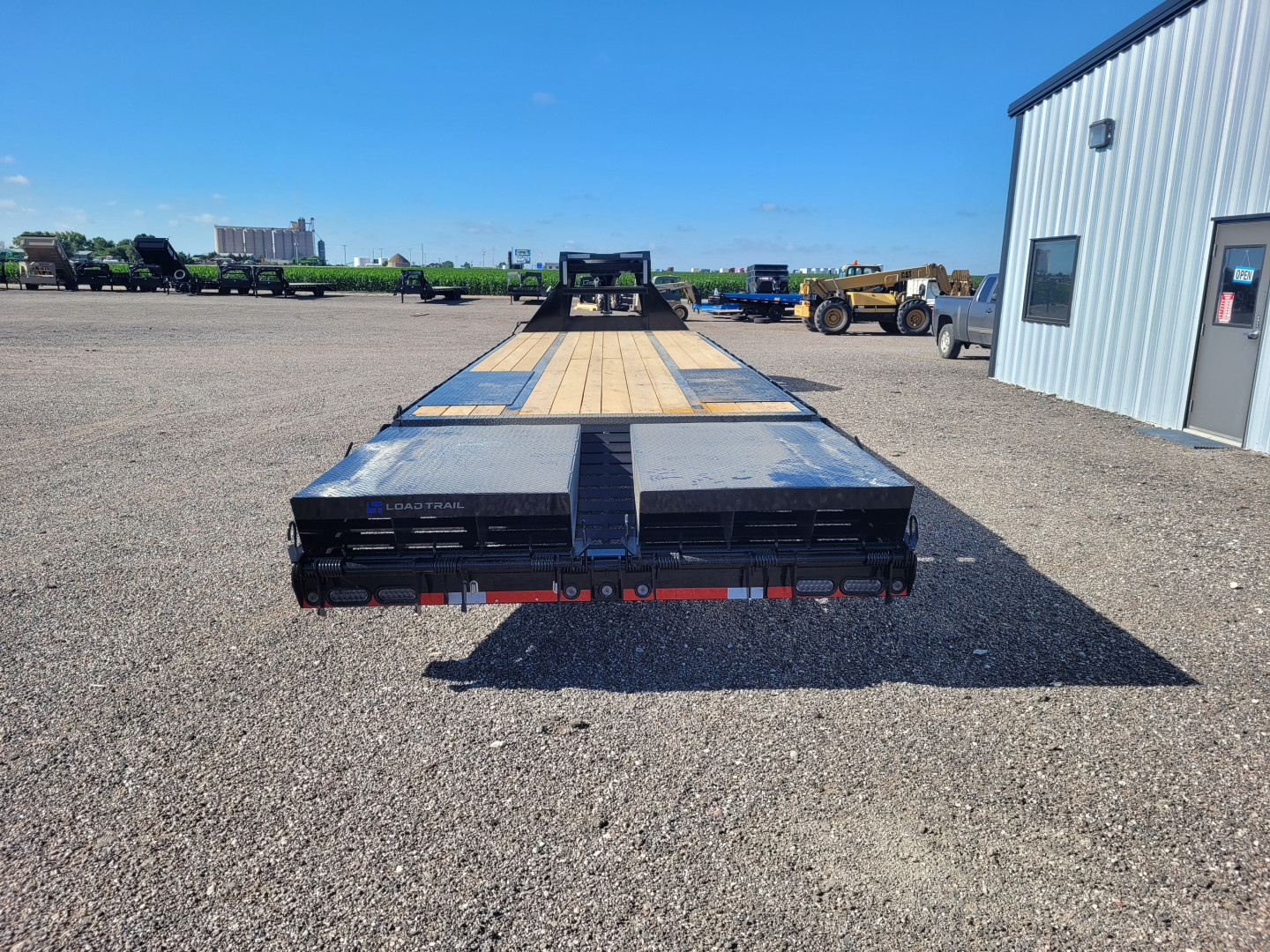 New 2025 Load Trail 102"x32' Gooseneck Low-Pro Deckover Trailer
