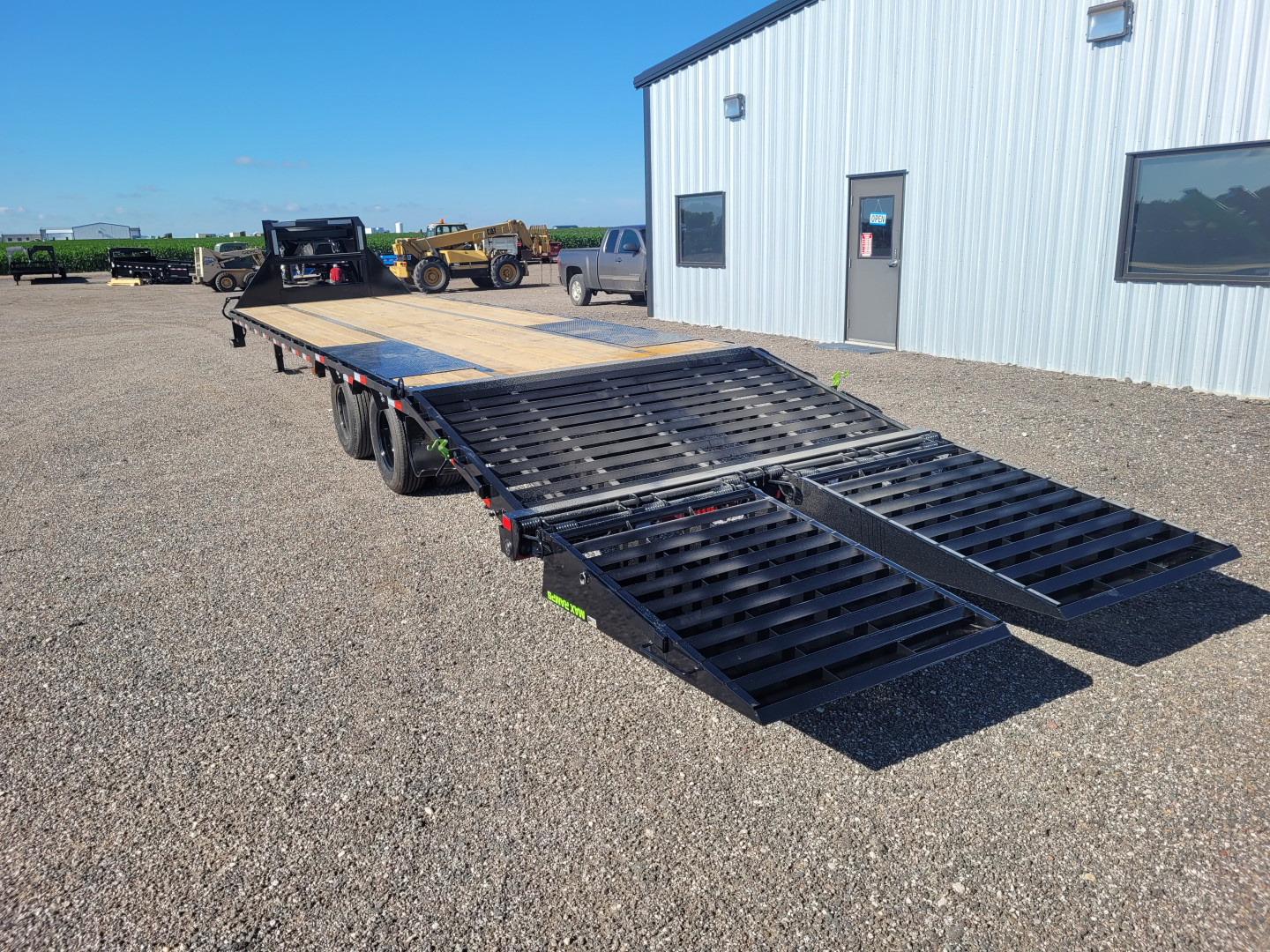 New 2025 Load Trail 102"x32' Gooseneck Low-Pro Deckover Trailer